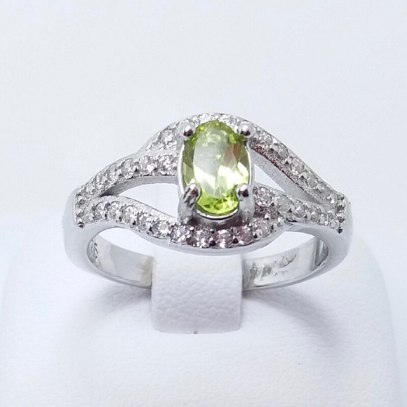 Jewelry - Natural Peridot Gemstone Ring with 925 Silver